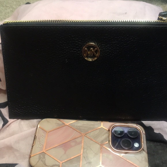 Michael Kors black wristlet - Picture 10 of 11